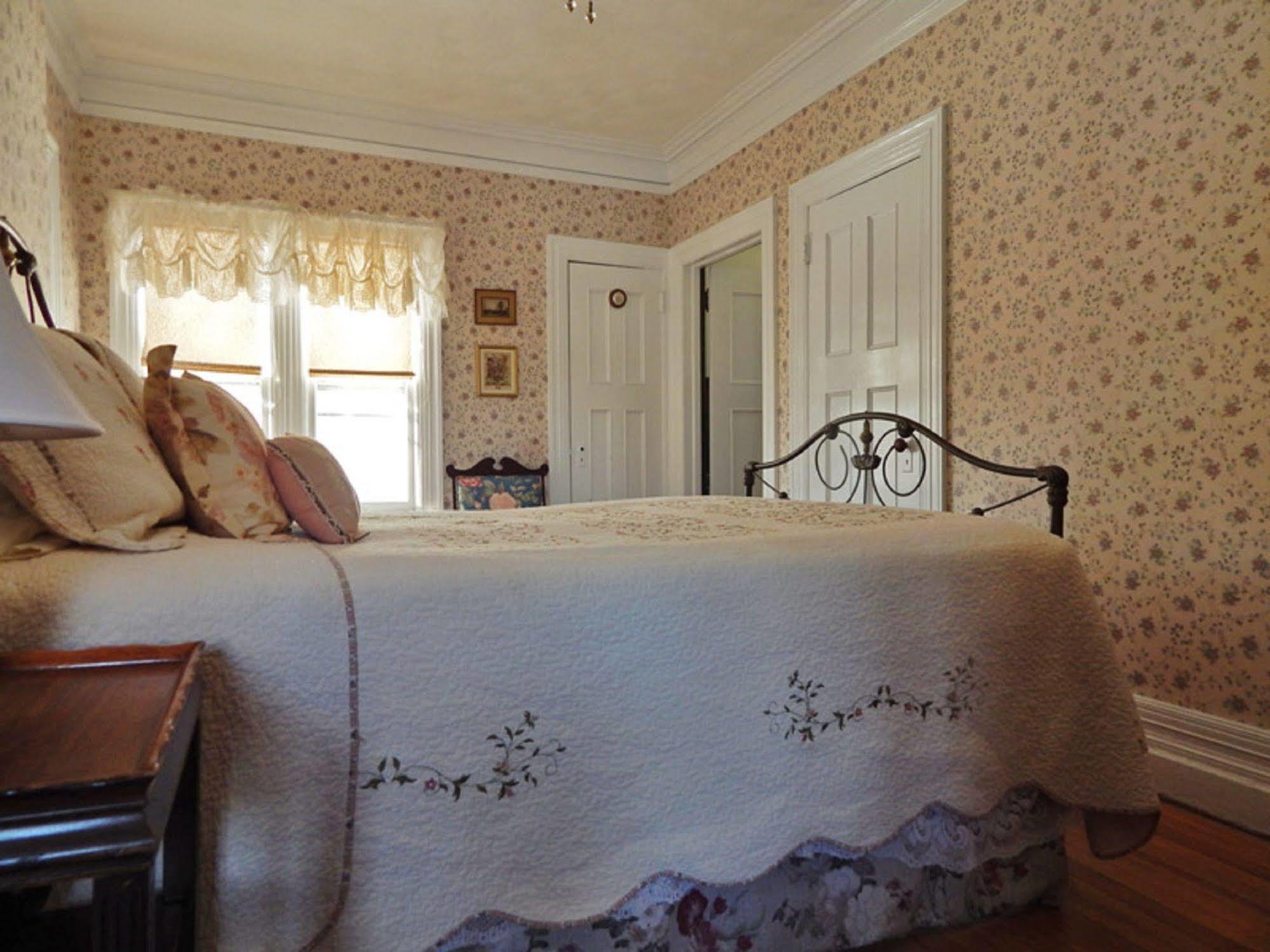Manor House Bed & Breakfast Norfolk Exterior photo